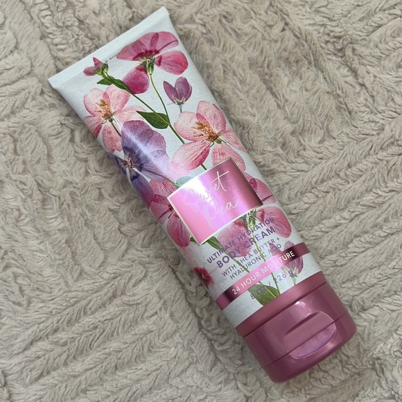 Sweet Pea Ultimate Hydration Body Cream 8oz, Bath & Body Works, New unopened - Picture 12 of 16